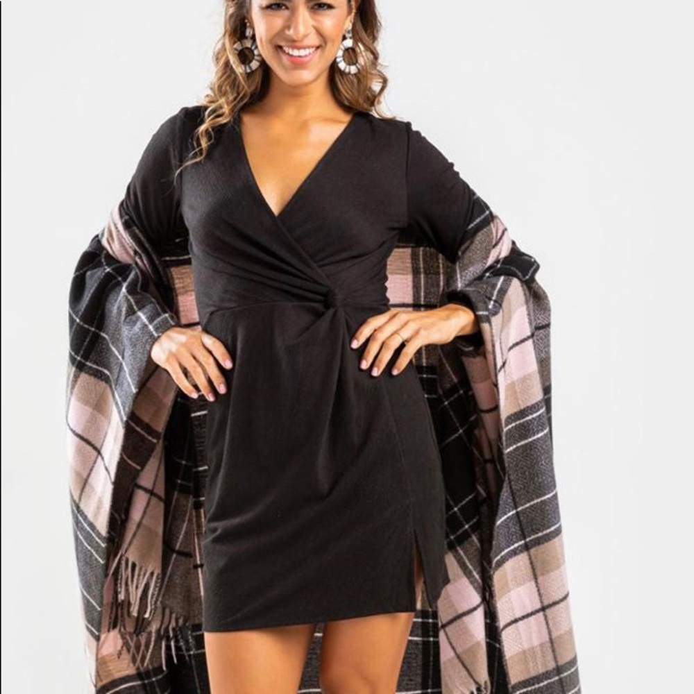 HP 🎉 Francesca’s NWT Ivonne Side Knot Mini Dress - Picture 1 of 4